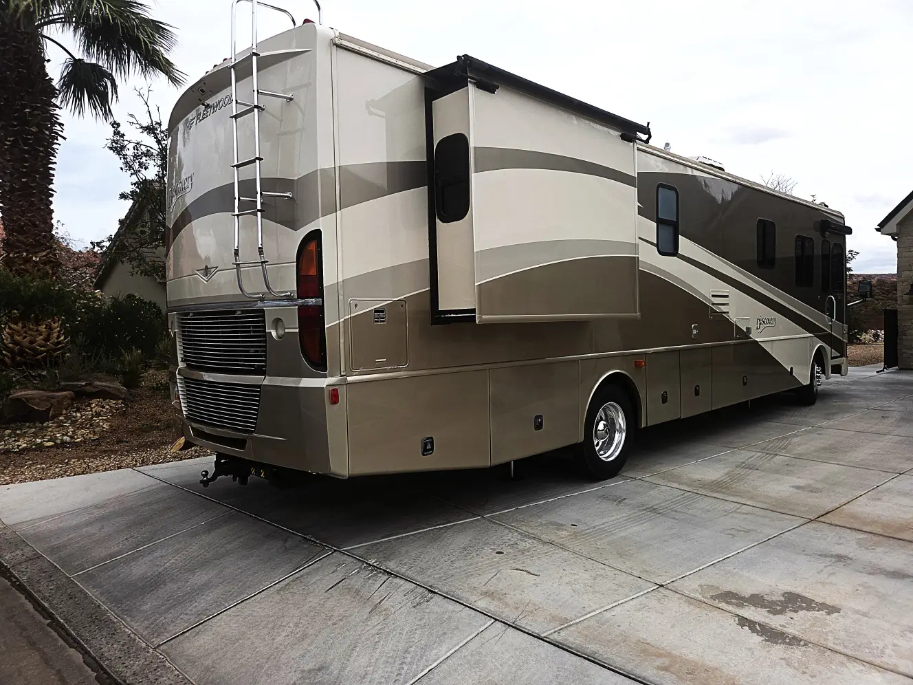 Used 2007 Fleetwood Discovery 39V