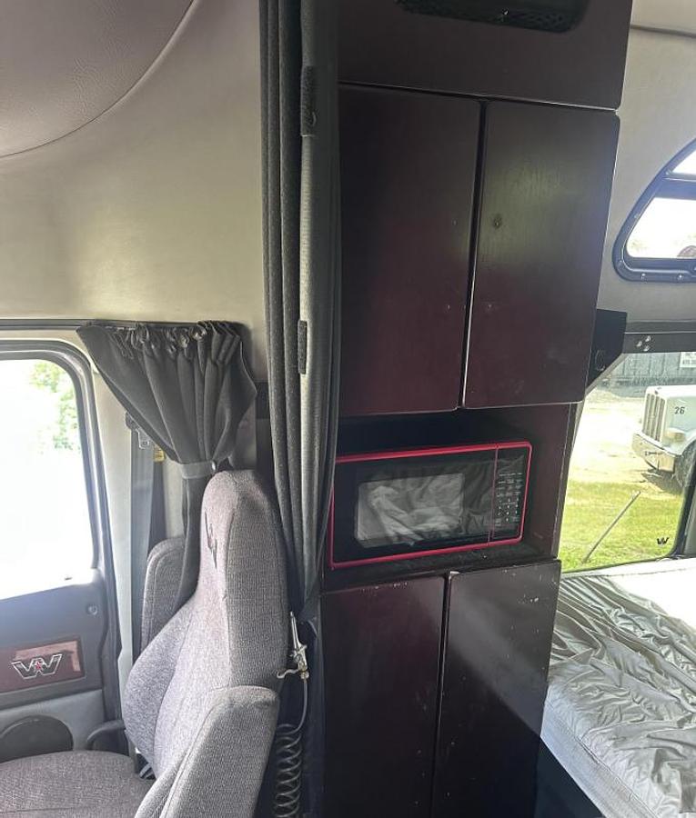 Used 2018 Western Star 5700XE & 2023 FONTAINE DROP DECK