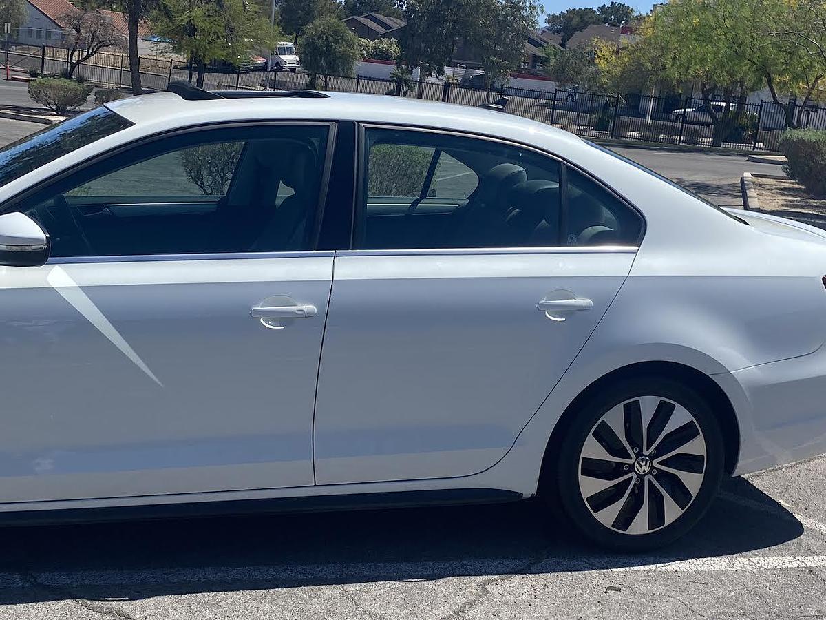 Used 2013 Volkswagen Jetta Hybrid SEL Premium