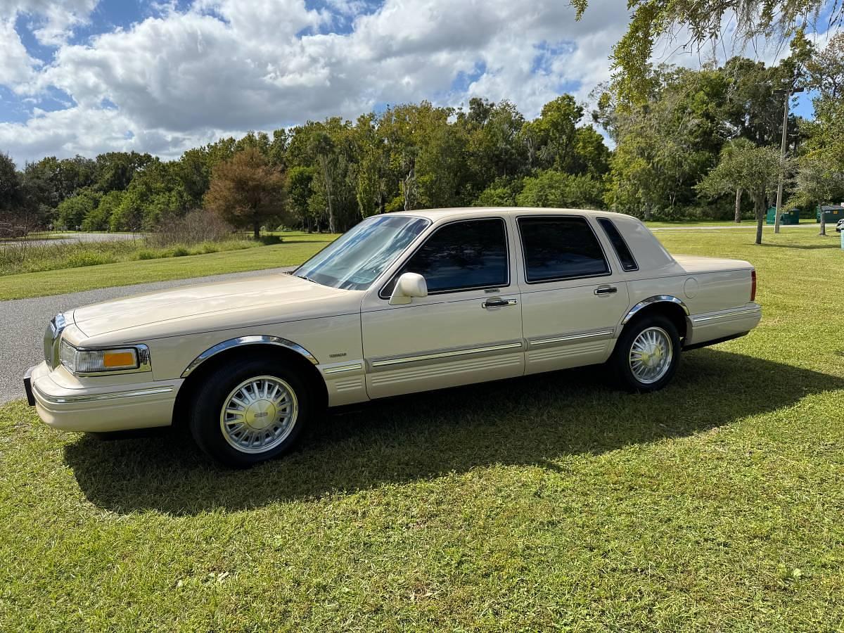 Used 1996 Lincoln Town Cartier