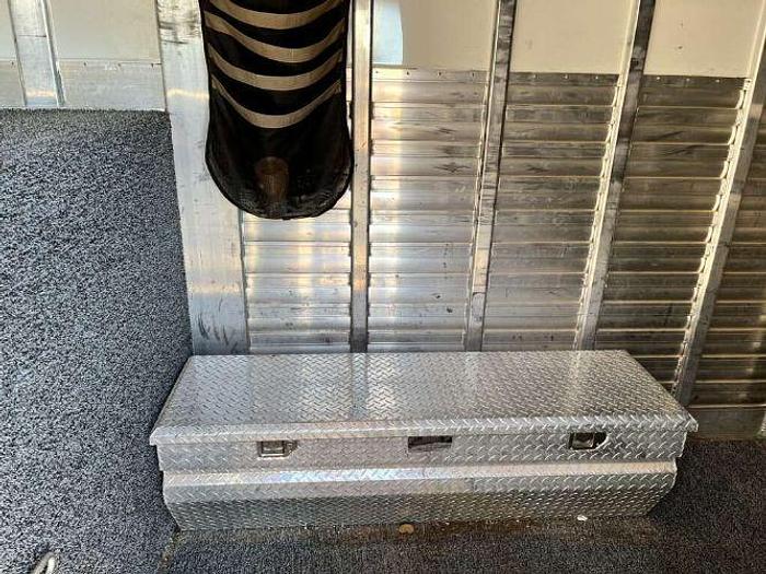 Used 2005 4 Star 3 HORSE