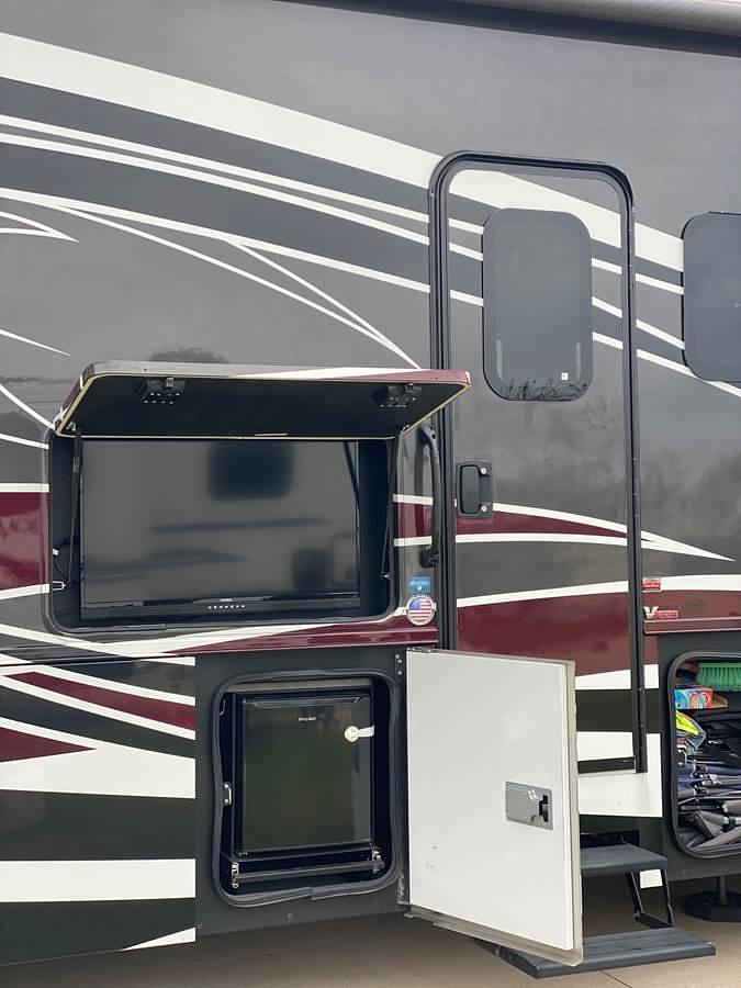 Used 2022 Coachmen Sportscoach 339DS