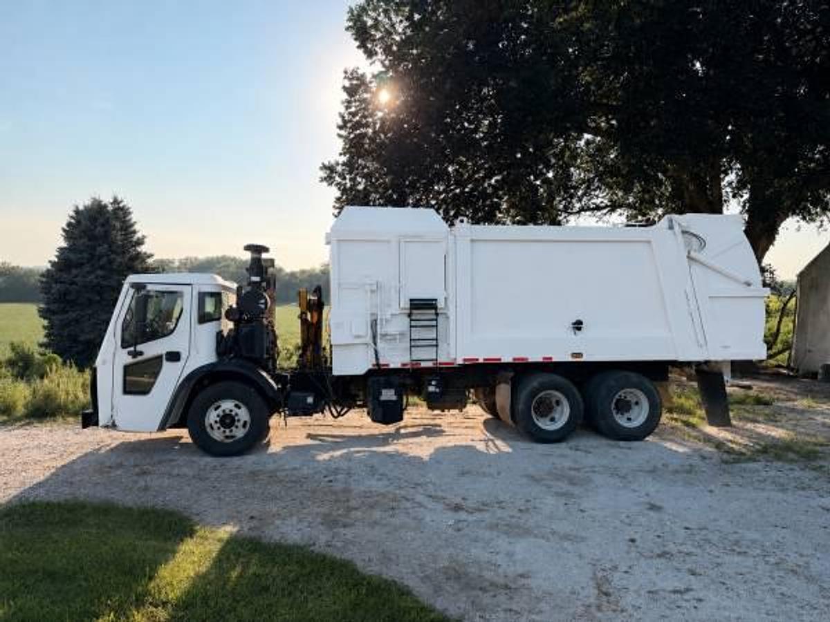 Used 2019 Mack LR64 CNG Automated Side-Loader Garbage Truck