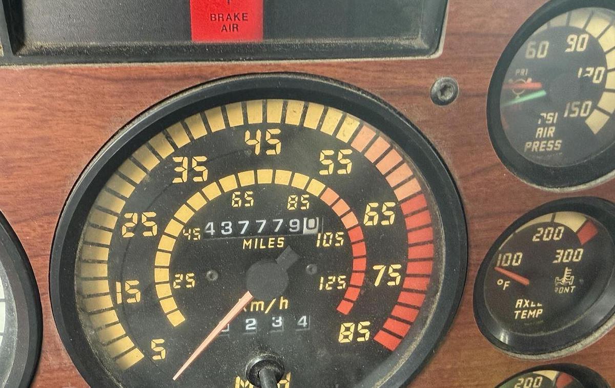 Used 1998 MACK CH613 Rollback Tow Truck