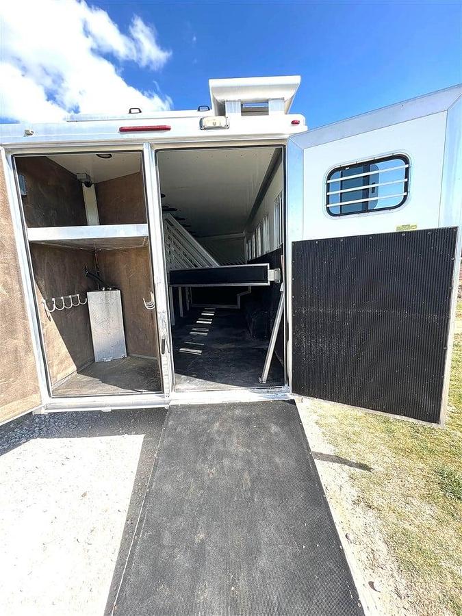 Used 2007 Bloomer 6 Horse Trailer
