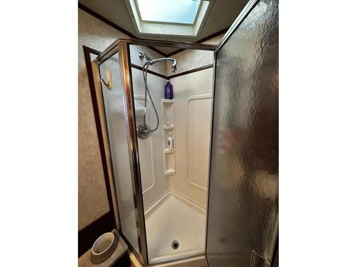 Used 2005 Kingsley Custom Coach