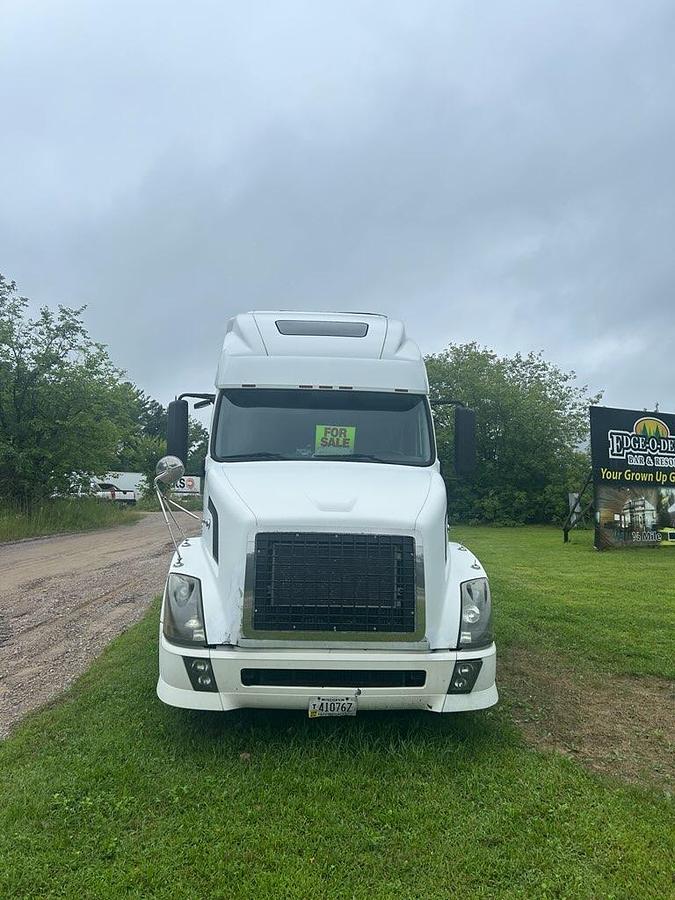 Used 2007 VOLVO VNL 670 Conventional Sleeper Semi