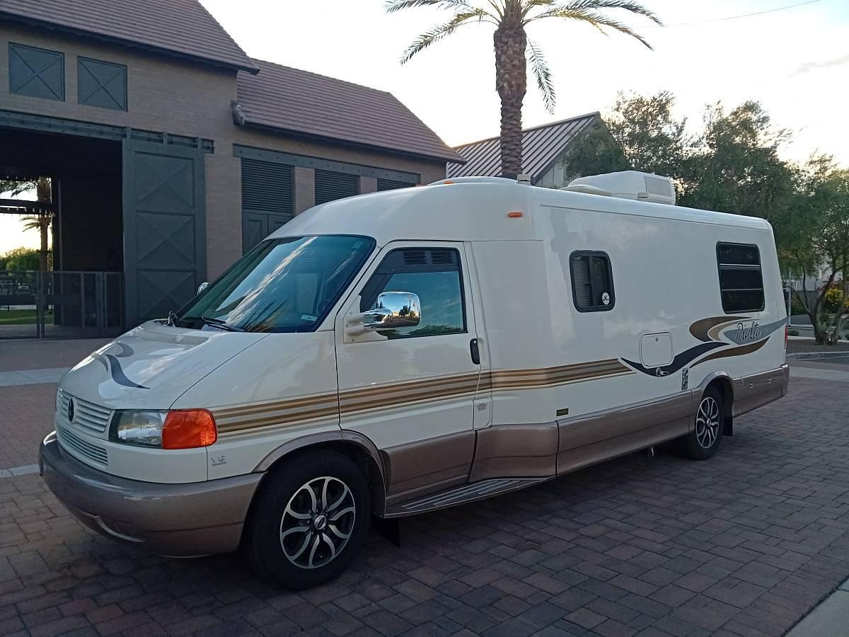 Used 2005 Winnebago Rialta