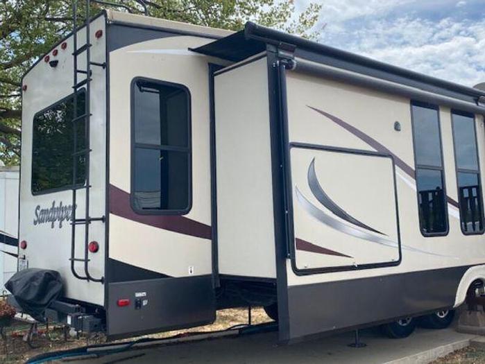 Used 2018 Forest River Sandpiper 378FB