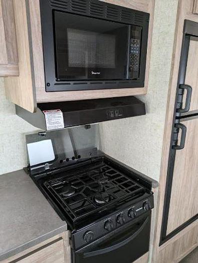 Used 2018 Forest River Sunseeker 2850SLE