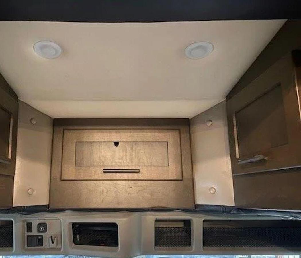 Used 2021 Volvo VNL64T300