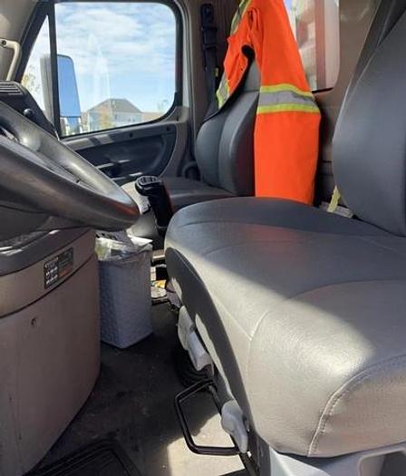 Used 2014 Freightliner Cascadia 113