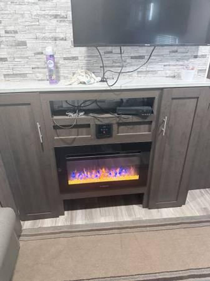 Used 2018 Forest River Wildwood X-Lite 263BH XL | Bunkhouse | Outdoor Kitchen | Fireplace | Like New