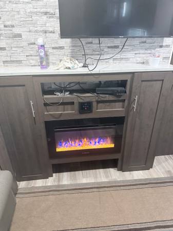 Used 2018 Forest River Wildwood X-Lite 263BH XL | Bunkhouse | Outdoor Kitchen | Fireplace | Like New