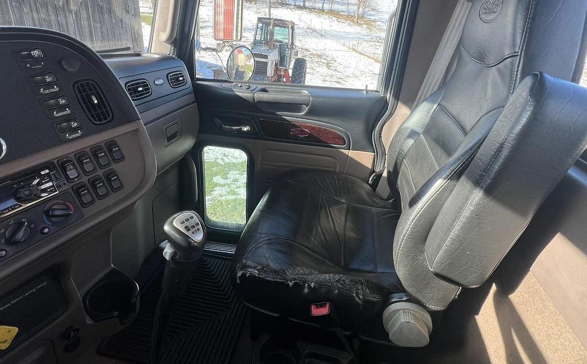 Used 2018 PETERBILT 389