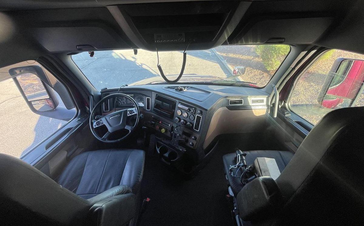 Used 2019 FREIGHTLINER CASCADIA 126