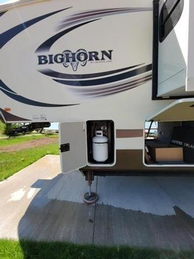 Used 2015 Heartland Bighorn 3875FB