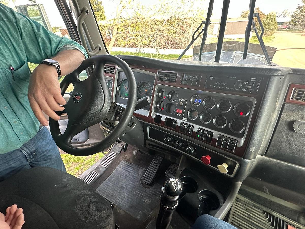 Used 2006 Kenworth W900 Conventional Sleeper Semi