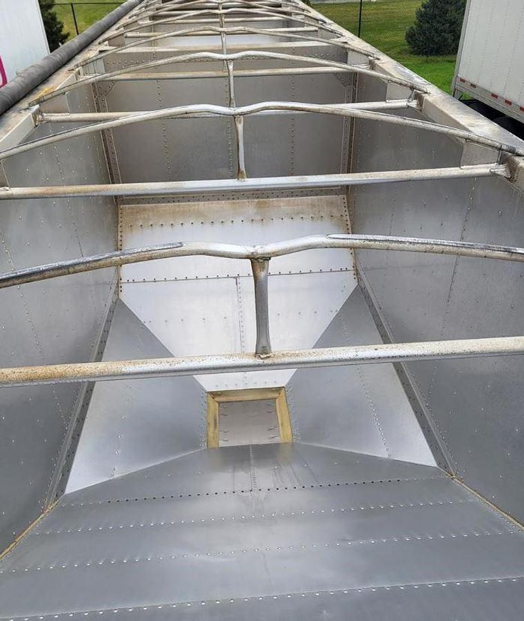 Used 2022 Prestige 40ft X 96in Hopper Trailer