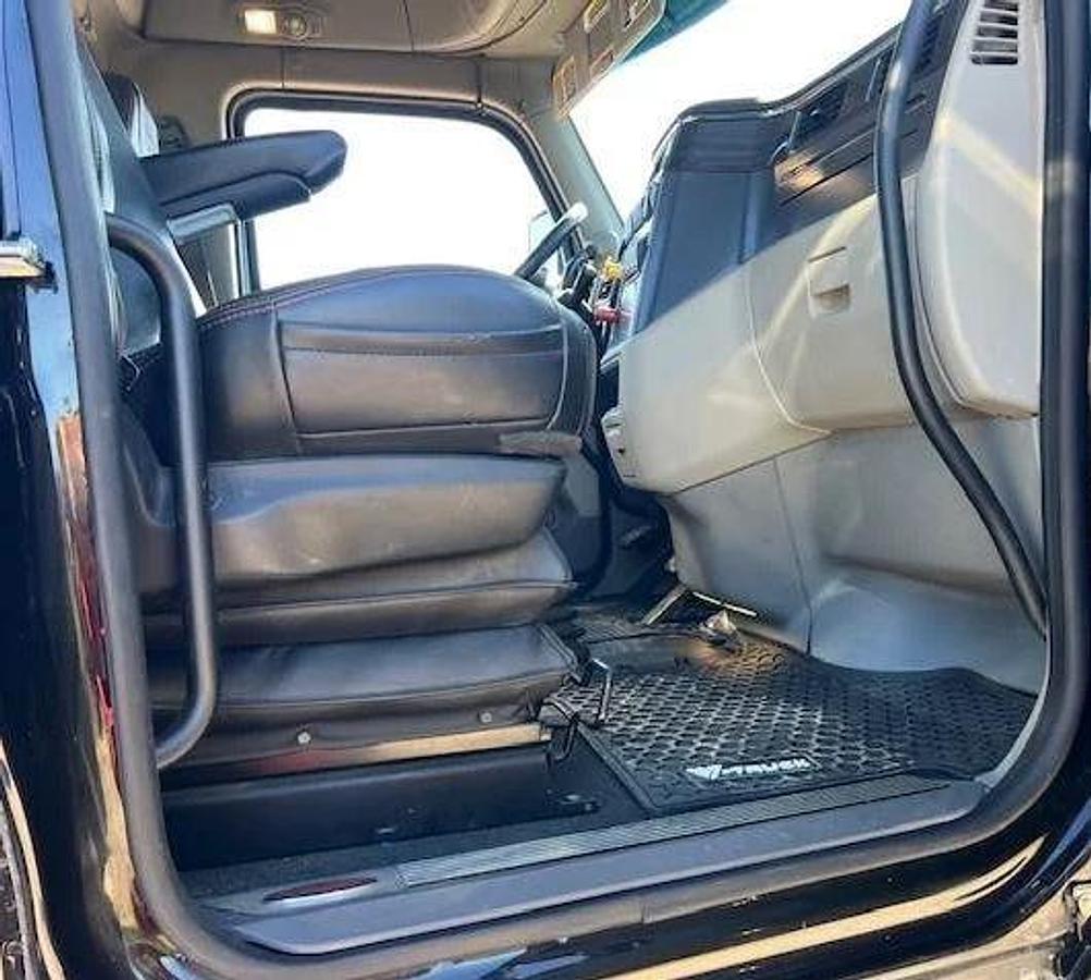 Used 2020 PETERBILT 567 Day Cab