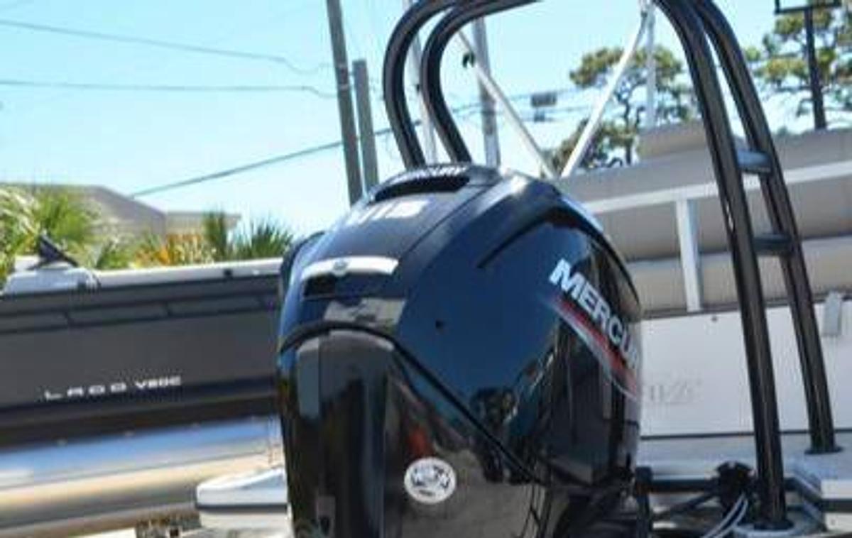 Used 2022 Tritoon Silver Wave 2210 JS