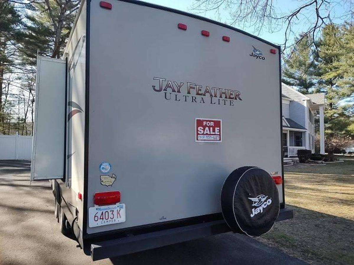 Used 2013 Jayco Jay Feather Ultra Lite 24T Travel Trailer
