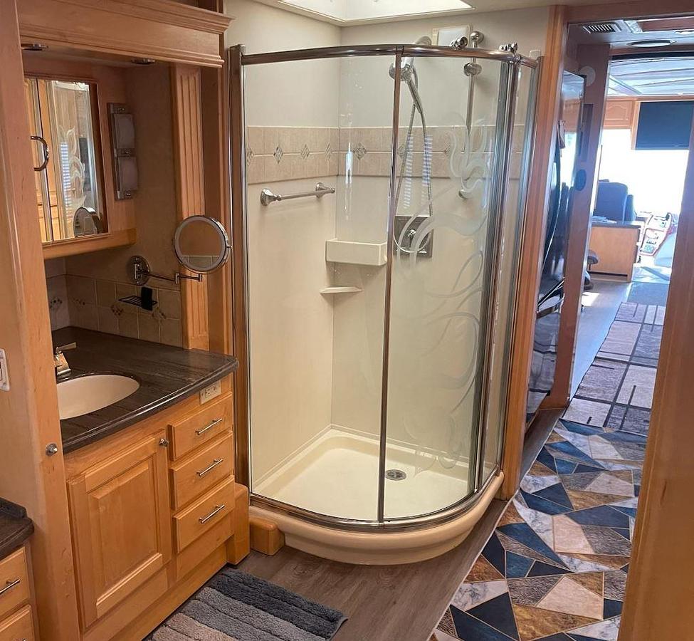 Used 2005 Country Coach Magna 630