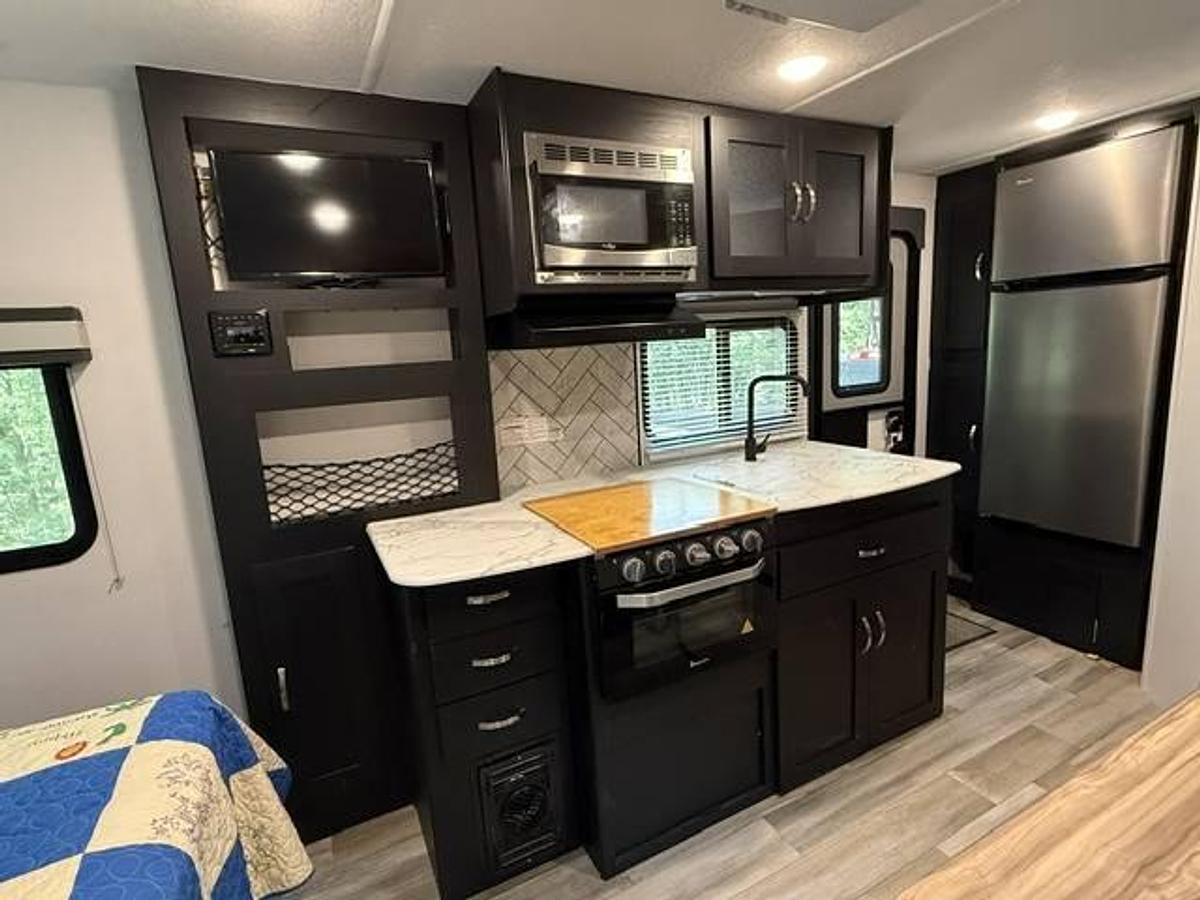 Used 2022 Coachmen Freedom Express Ultra Lite 192RBS Travel Trailer