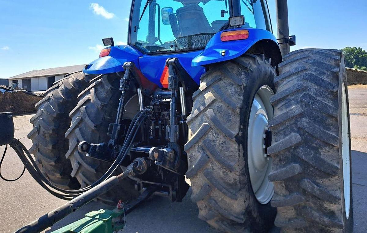 Used 2007 NEW HOLLAND TG210