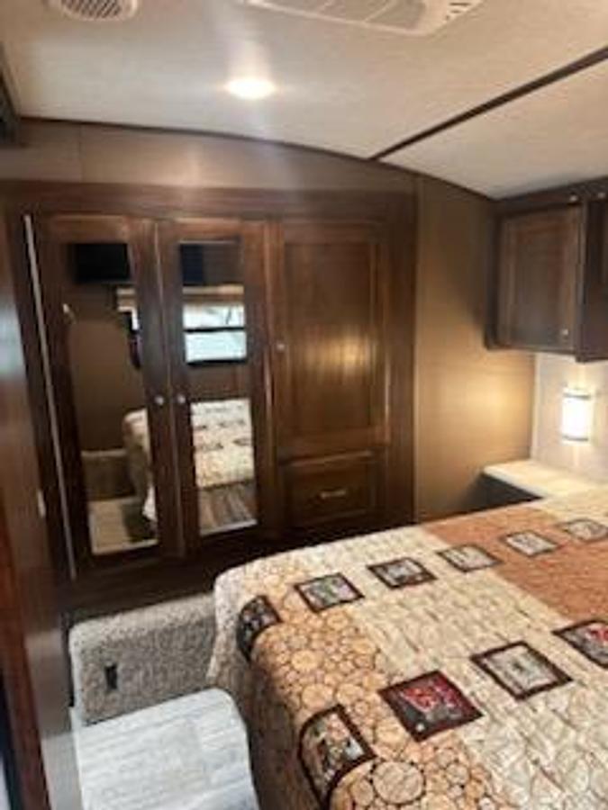 Used 2019 Vanleigh PineCrest 305RLP