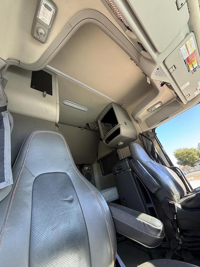 Used 2020 Volvo VNL 64T760 Conventional Sleeper Semi