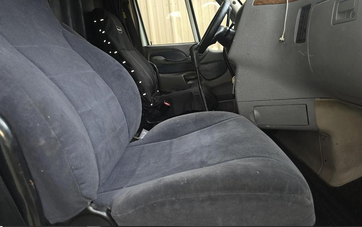 Used 2005 Peterbilt 387 Sleeper Semi Truck