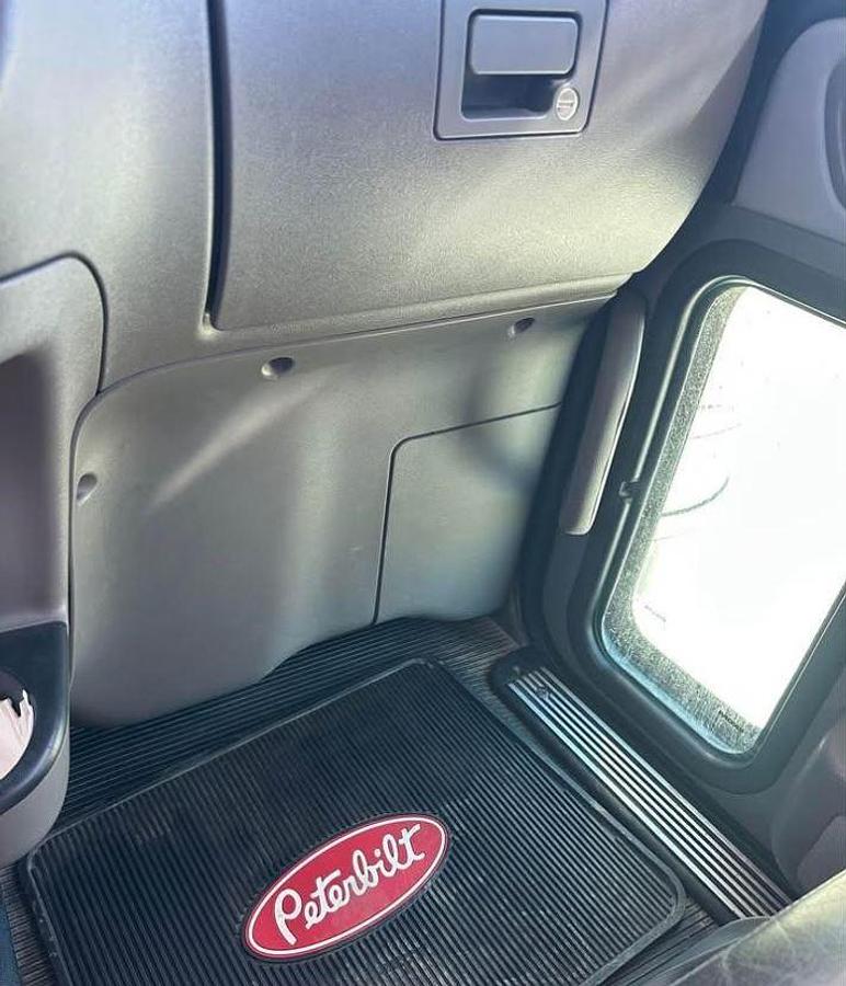 Used 2023 Peterbilt 389