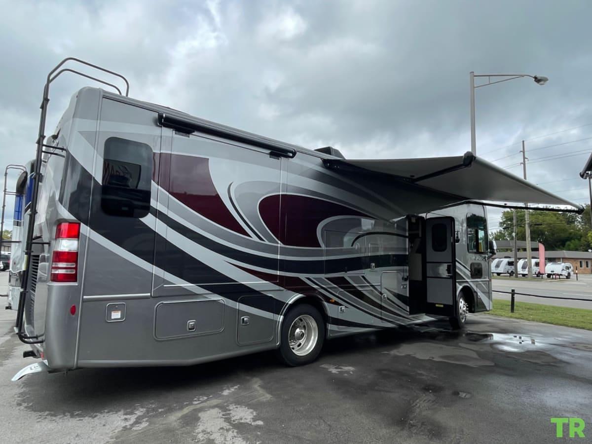 Used 2022 Thor Palazzo 33.5 | Diesel Pusher | Bath & a Half | Bunkhouse | Only 7,200 Miles | Private Owner