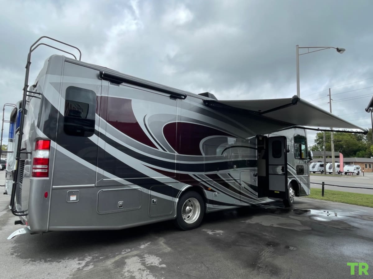 Used 2022 Thor Palazzo 33.5 | Diesel Pusher | Bath & a Half | Bunkhouse | Only 7,200 Miles | Private Owner