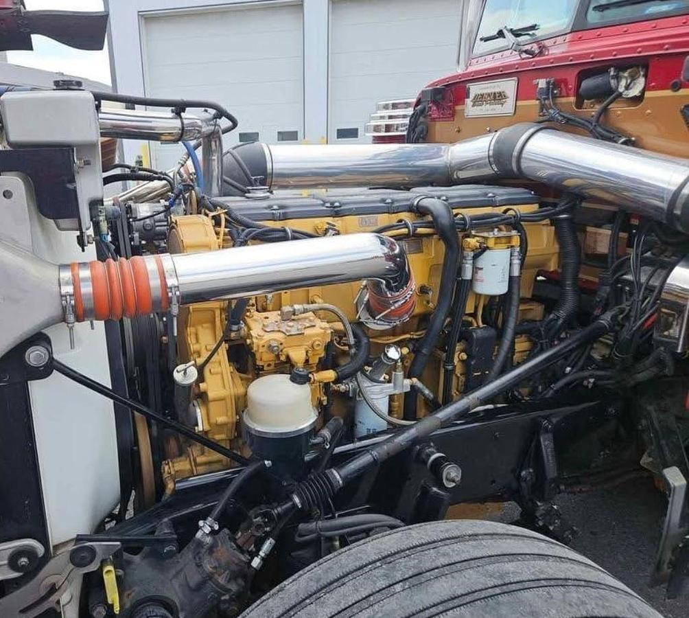 Used 2013 Peterbilt 389 Sleeper Semi Truck