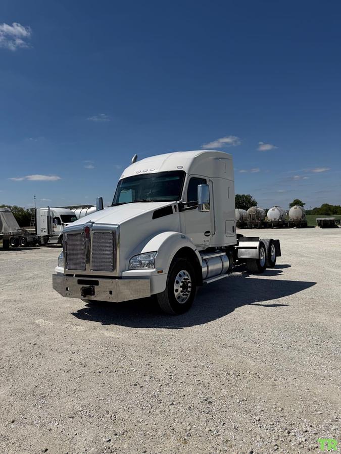 Used 2021 Kenworth T880