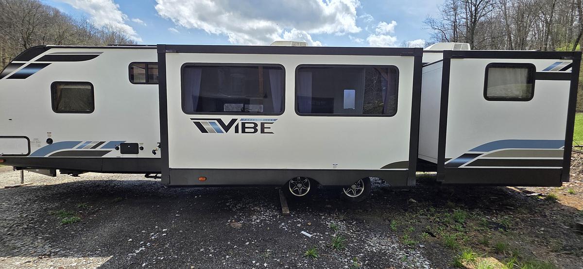 Used 2021 Forest River Vibe 29BH Travel Trailer