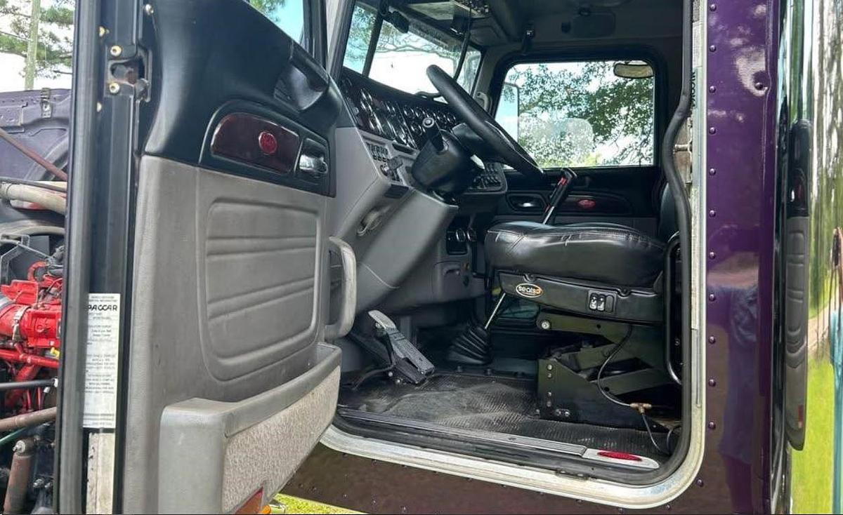 Used 2019 Peterbilt 389 Conventional Sleeper Cab