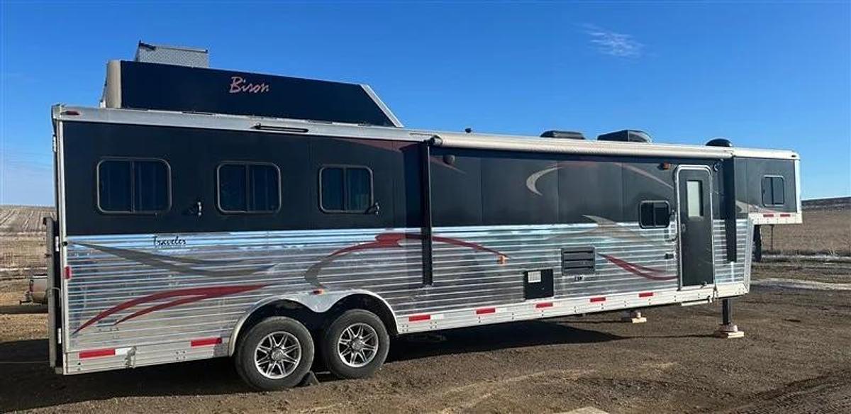 Used 2014 Bison Travel Coach 3 Horse Trailer