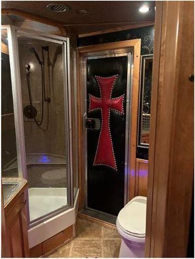 Used 2010 Hart 3 Horse Trailer With Living Quarters