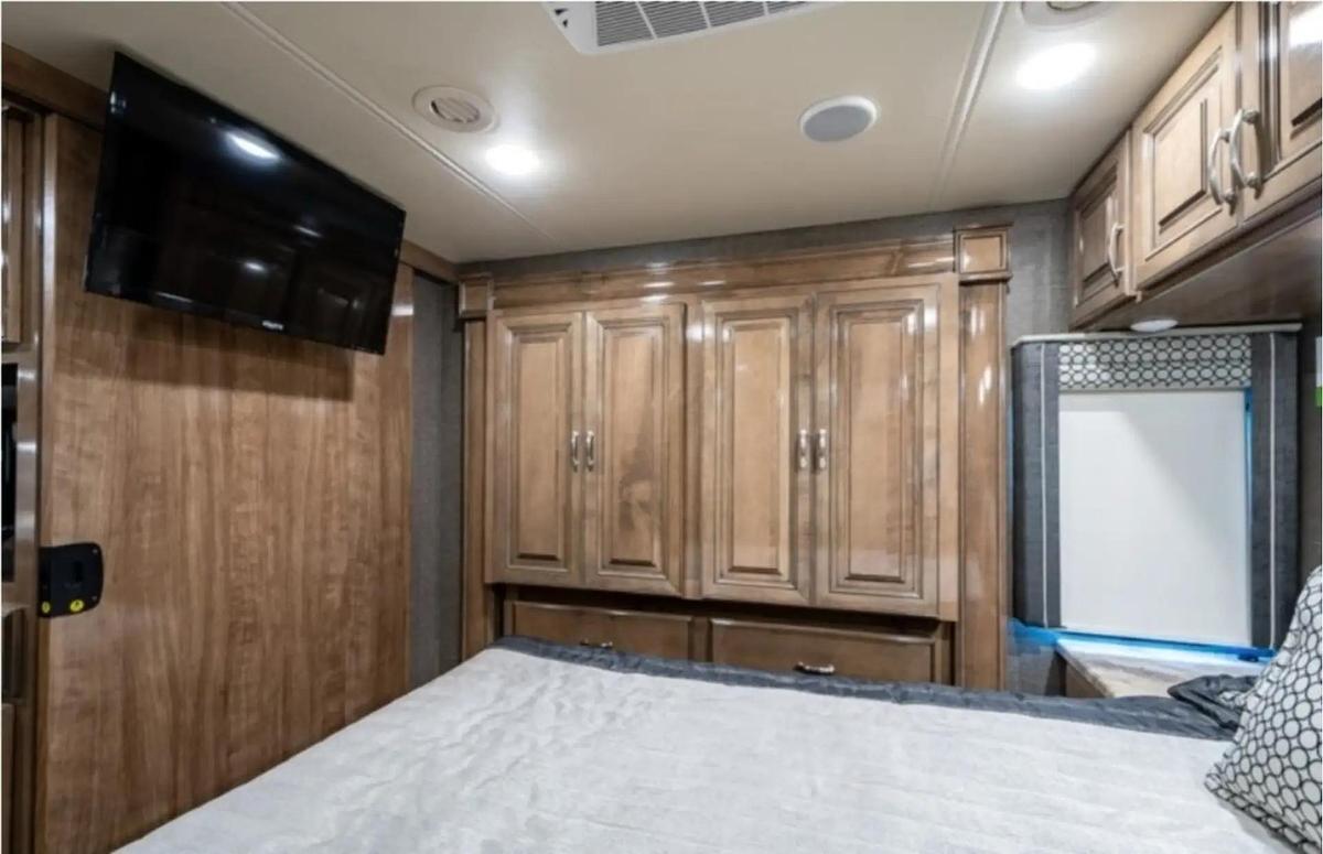 Used 2020 Thor Motor Coach Palazzo 33.5