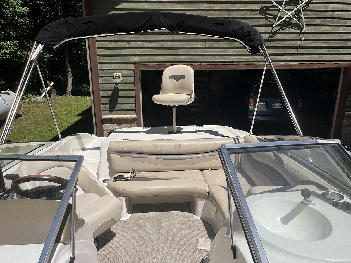 Used 2006 Larson 204 Escape Deck Boat