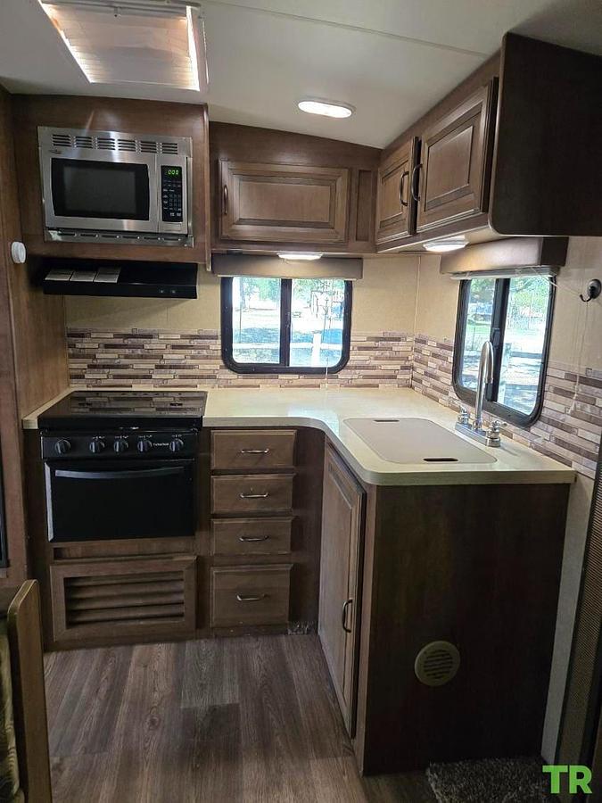 Used 2016 Cruiser RV Fun Finder Xtreme Lite M-241LRK Travel Trailer