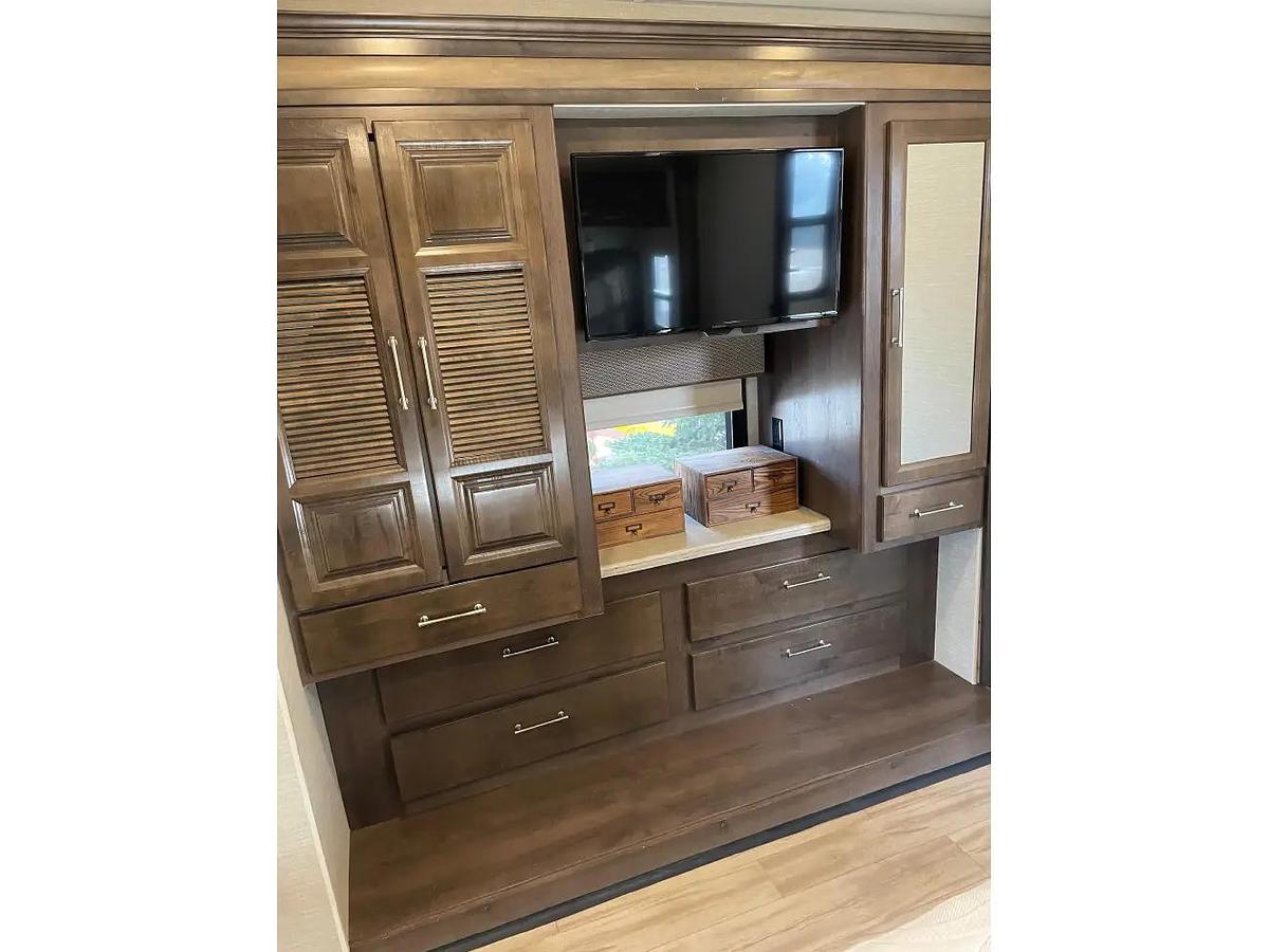 Used 2019 Entegra Emblem 36T