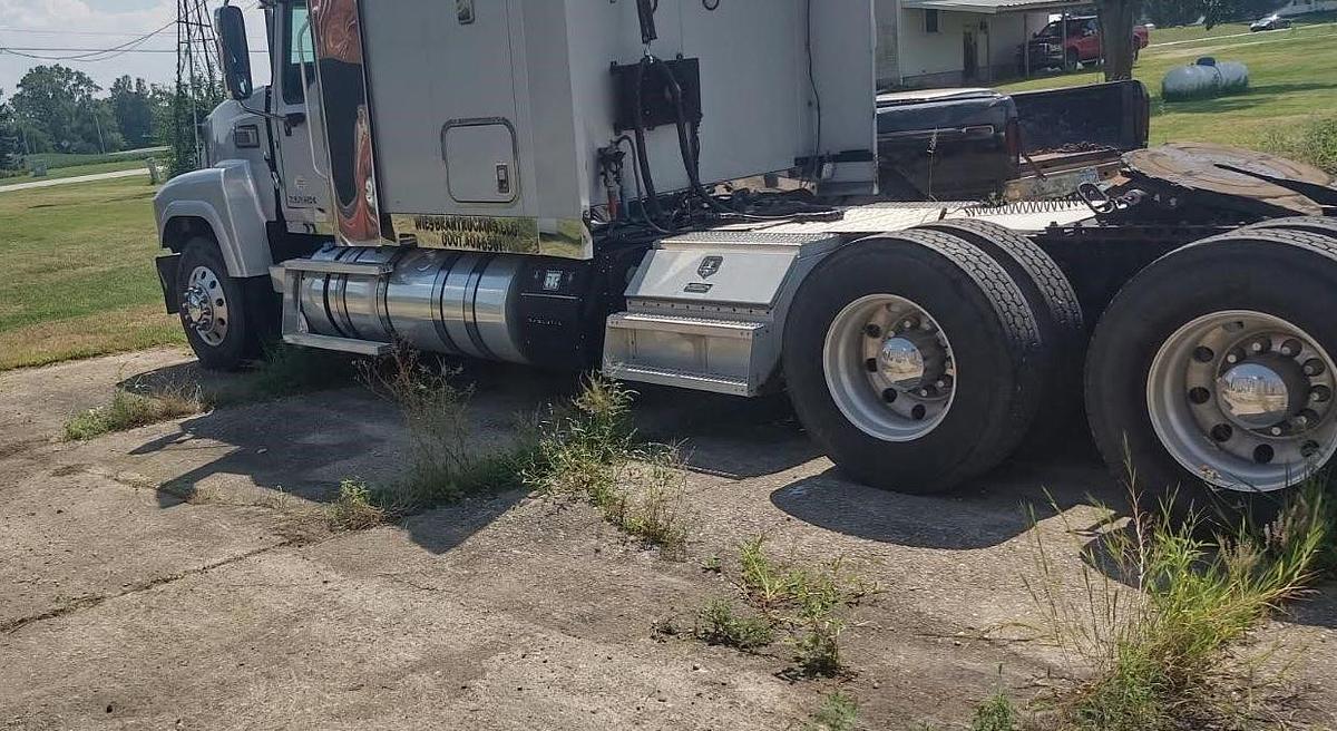 Used 2016 MACK PINNACLE CHU613 RAWHIDE