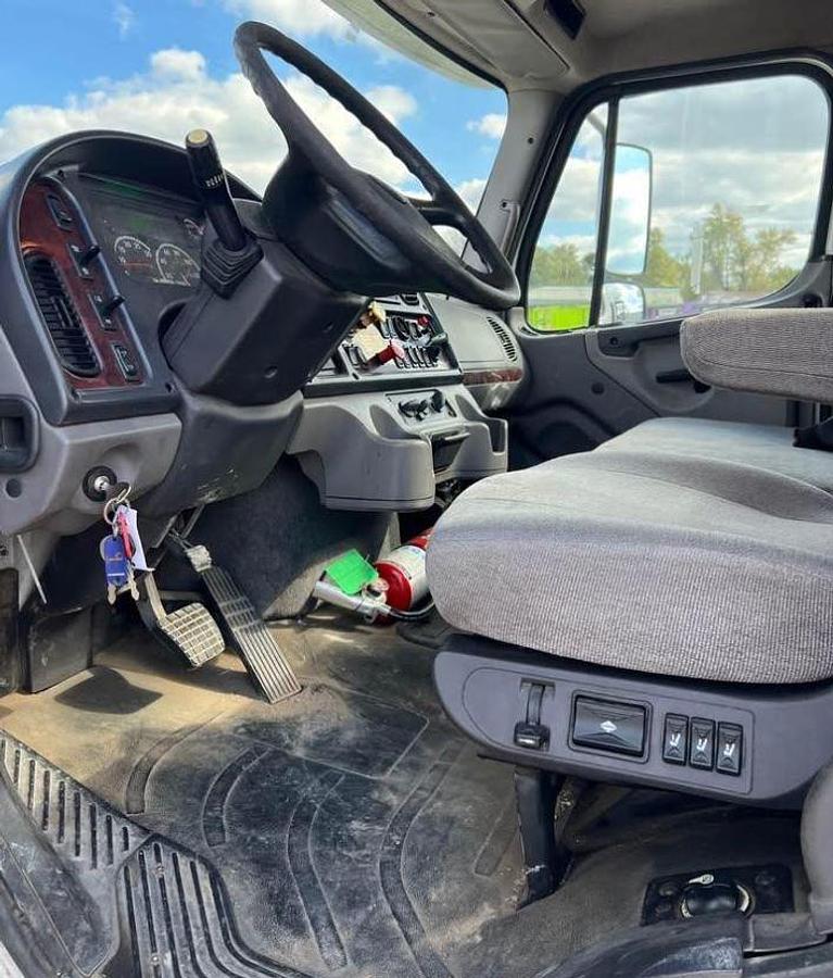 Used 2016 PM 15.5 MOUNTED ON 2016 FREIGHTLINER BUSINESS CLASS M2 106