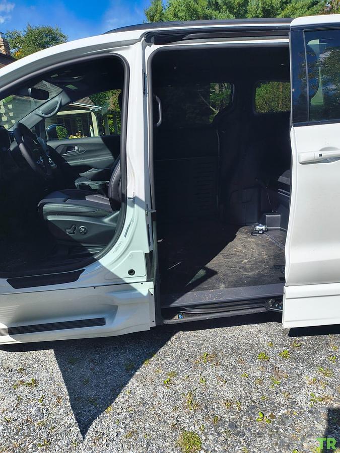 Used 2026 Chrysler Pacifica With Automatic Braunability Handicap Ramp