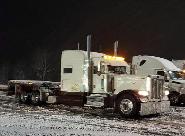 Used 2021 Peterbilt 389