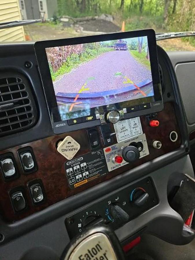 Used 2010 FREIGHTLINER BUSINESS CLASS M2 106 HOOKLIFT